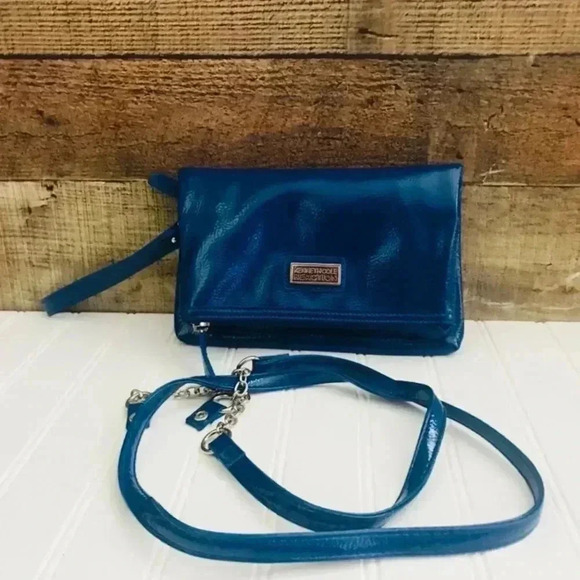 Kenneth Cole Reaction Wristlet/Purse Crossbody - Picture 1 of 6